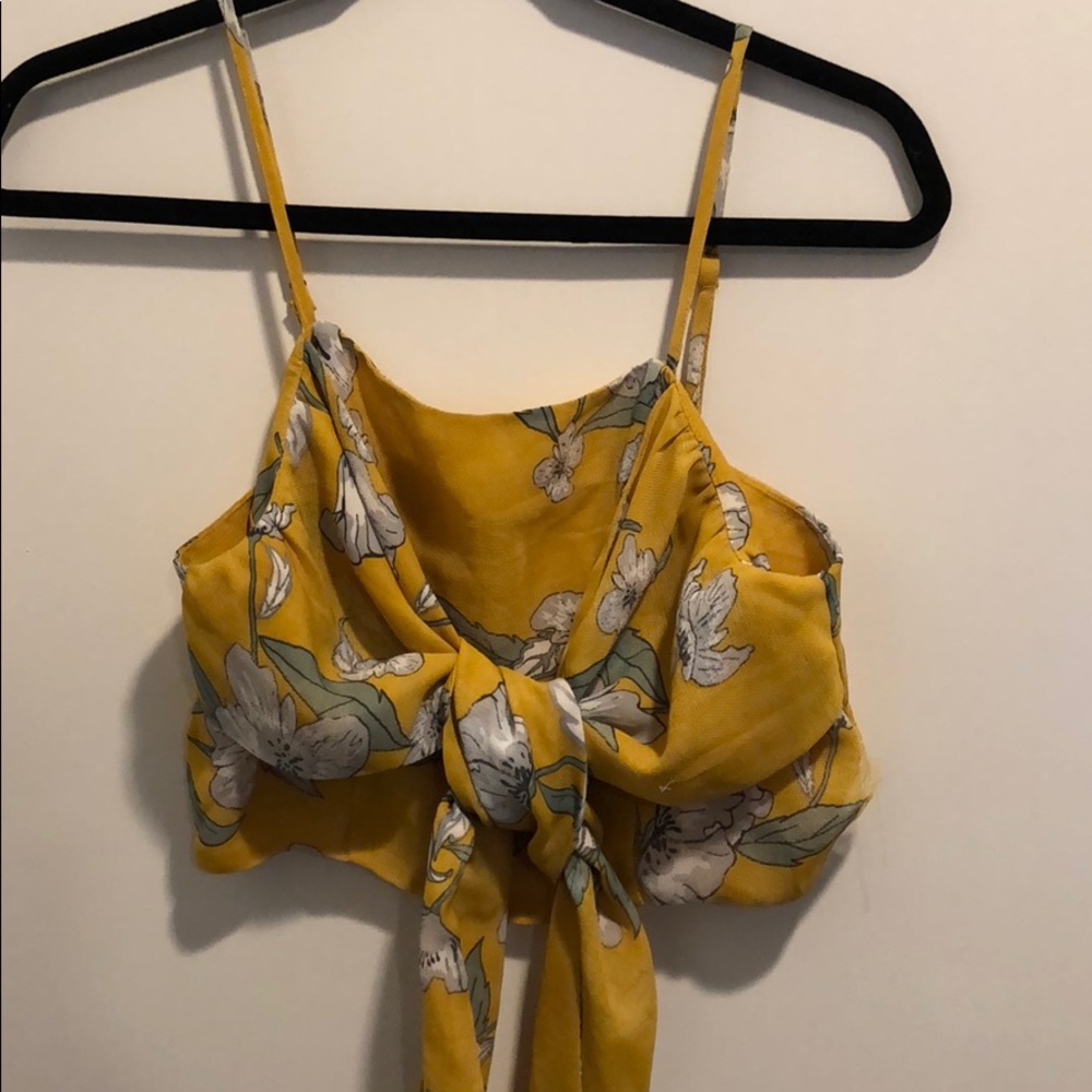 YELLOW FLORAL FRONT TIE CROP TOP